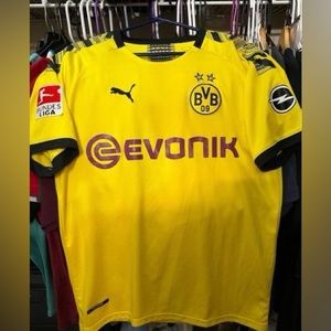 Puma Borrusia Dortmund sz L fits a M